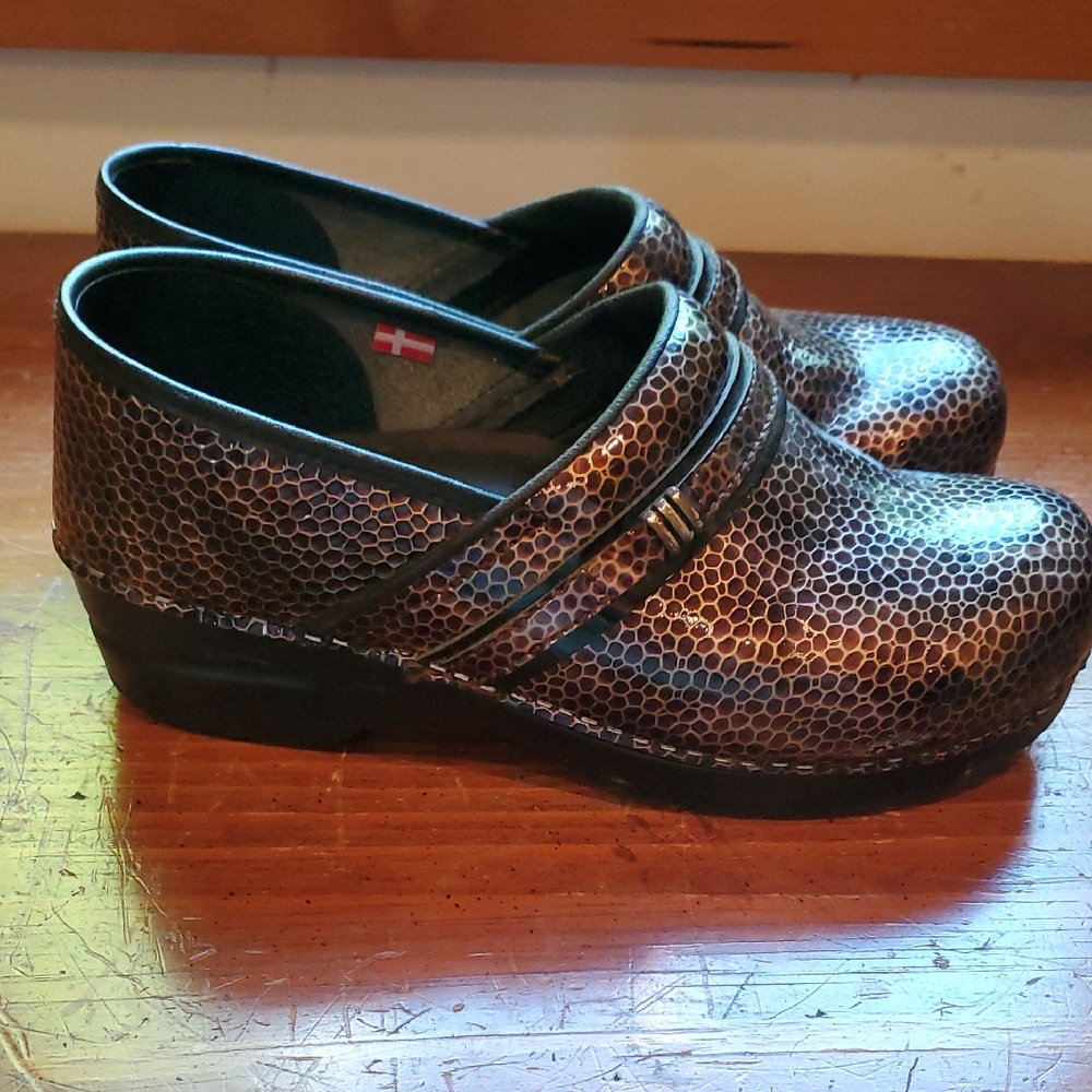 Sanita Brown Patterned Clogs